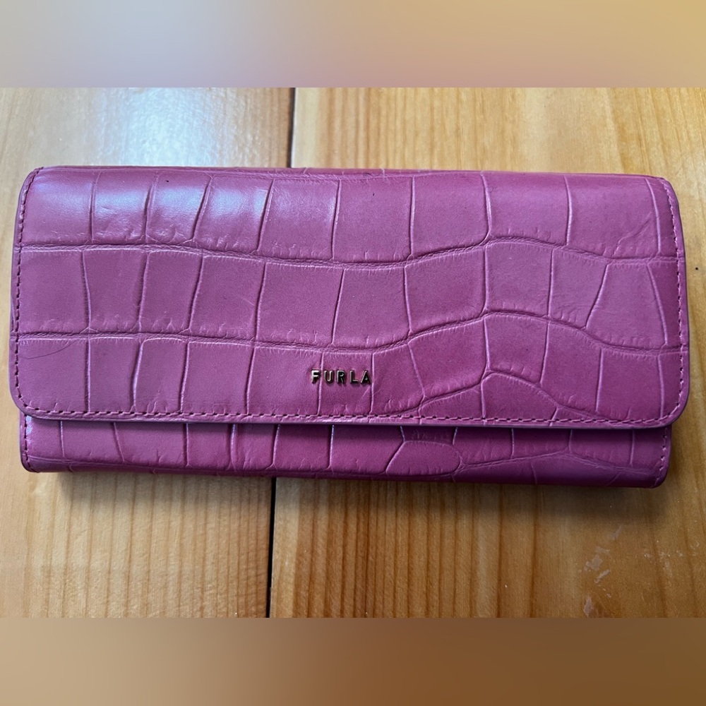 FURLA Pristine Pink Croc Leather Wallet. EUC!